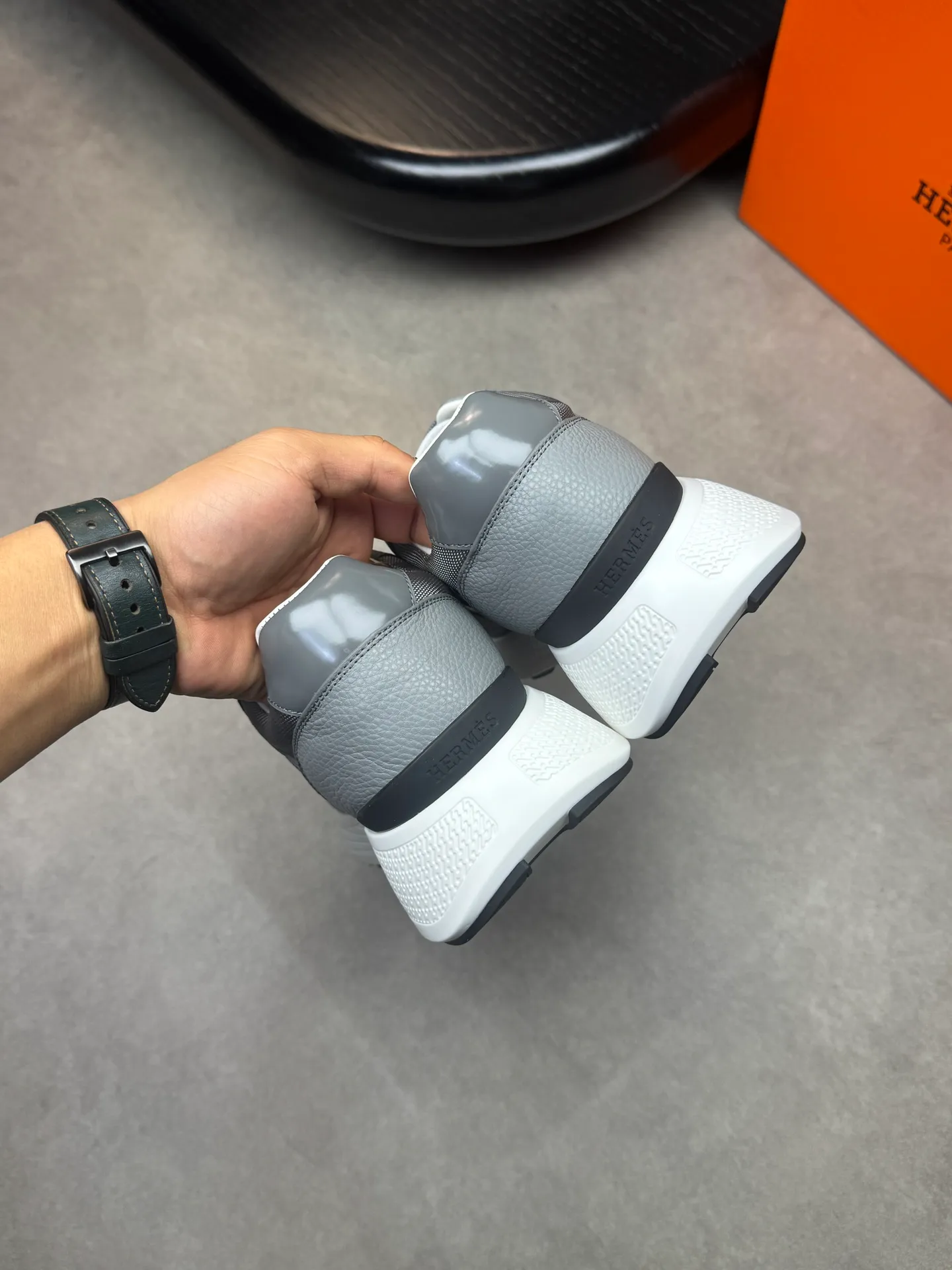 [HERMES] Hermès men's shoes 💰520💰 - high-end quality original items 🔍🔍🔍 casual sports shoes - upper: 🔝 pebbled calfskin, brand high mercerized canvas, body sewn with brand ´H´ totem, tongue brand logo cloth label - lining: water-dyed cowhide -Outsole: Ultra-light T men's shoes 💰U foam·rubber; two-color molded outsole -Ultra-high quality control·Fine workmanship: highlighted (high-end·luxury·grade) -Size: 39-44 (38, 45, can be customized)